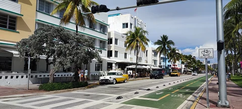 Miami Beach’te Ocean Drive caddesi