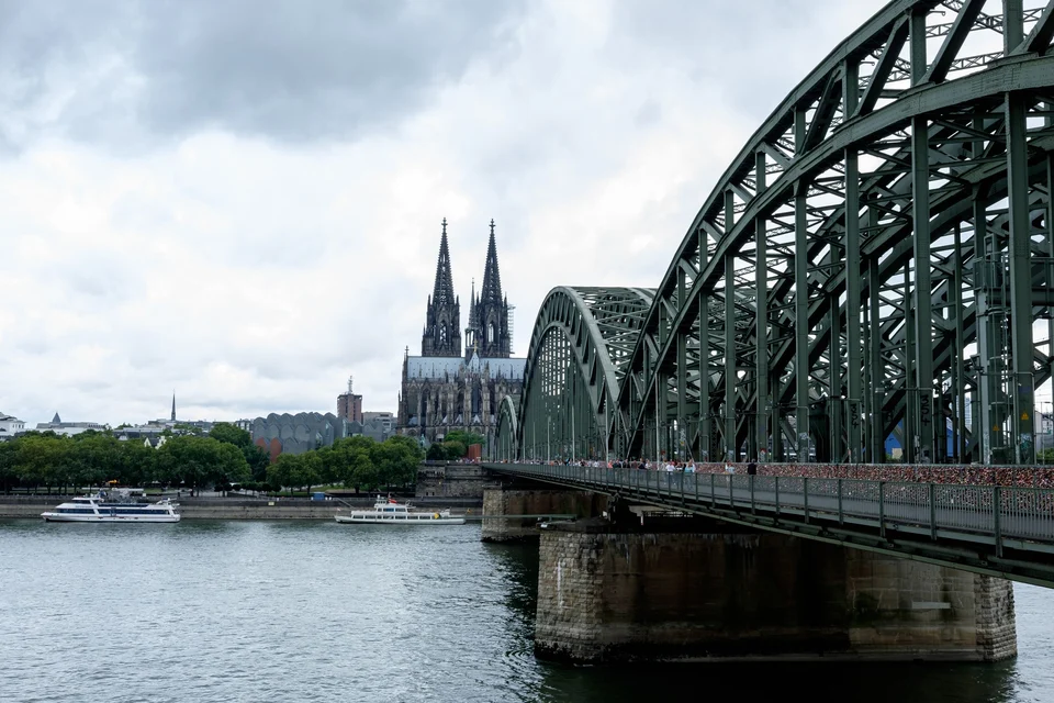 Köln Katedrali ve Ren Nehri