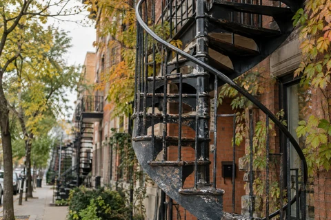 Montreal · Demir Merdiven Ayrıntıları