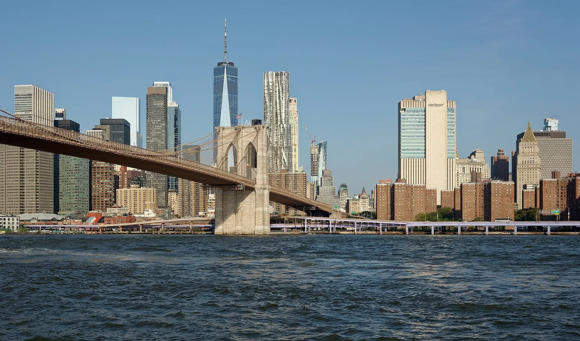 New York’ta Brooklyn Köprüsü ve Manhattan